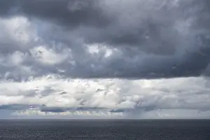 United Kingdom Coastal Scenes Drucke: Rain clouds over the North Sea