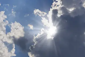 Cloudy Sky With Sun Drucke: Rain clouds with sun shining through