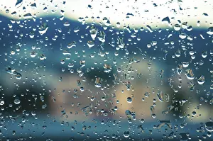 Evening Atmosphere Drucke: Rain drops on window glasses surface with sunset
