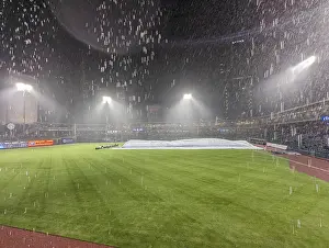 Baseball-Stadien Drucke: Regen und Donner im Baseballstadion während des Spiels.
