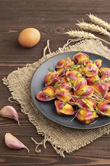 Spicy Dumpling Recipe Drucke: Rainbow colored dumplings with pepper
