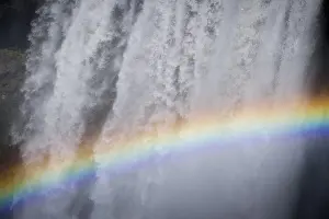 Icelandic Natural Wonder Drucke: Rainbow and falling water masses