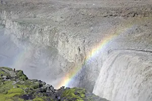 Deserted Waterfall In Iceland Drucke: Rainbow in front of waterfall, stone desert in the background