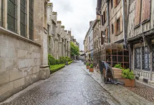Traditional European Architecture Drucke: Rainy impression of Troyes