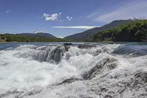 Cordillera De Los Andes Mountains Drucke: Rapids of the Baker River, Cochrane