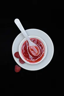 Sweet Dessert Food Drucke: Raspberry sauce, raspberry jam in bowl with spoon