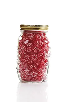 Cute Desserts Drucke: Raspberry sweets in a sweets jar