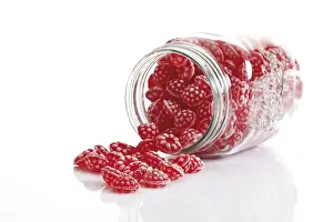Sweet Treat Photography Drucke: Raspberry sweets in a sweets jar