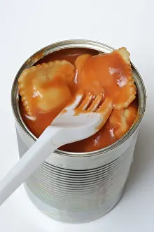 Ravioli Meal Drucke: Ravioli in tin and plastic fork