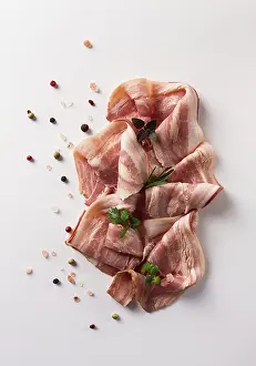 Micro Greenery And Spices Drucke: Raw bacon, sliced, with micro greenery and spices