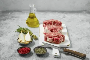 Domestic Sheep Meat Drucke: Raw fresh lamb saddle cut on sections