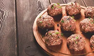 Food Photography Closeup Drucke: Raw meatballs, with micro greenery