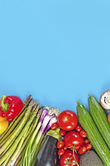 Avocado Fruit Drucke: Raw vegetables including tomatoes