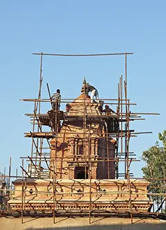 Scaffolding Construction Site Drucke: Reconstruction after earthquake