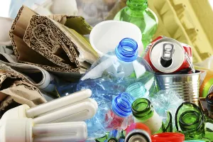 Sustainable Power Generation Drucke: Recyclable garbage consisting of glass