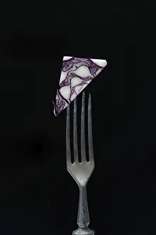 Studio Shot Of Vegetable Drucke: Red cabbage, red cabbage on fork