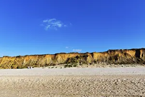 Steep Cliff Overlooking The Sea Drucke: Red cliff in the evening light