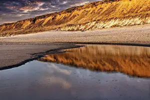 Red Cliff Sylt Drucke: Red cliff reflected in the water