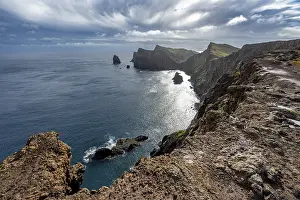 Red Cliffs Madeira Drucke: Red cliffs and rocks in the sea