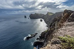 Steep Cliff Coastline Photo Drucke: Red cliffs and rocks in the sea