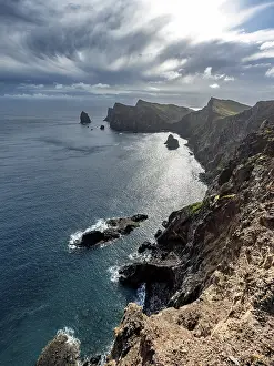 Red Cliffs Madeira Drucke: Red cliffs and rocks in the sea