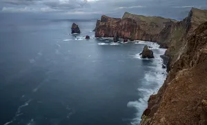 Red Cliffs Madeira Drucke: Red cliffs and rocks in the sea