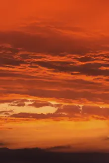 Red Coloured Cloud Formations Drucke: Red coloured clouds in the evening sky