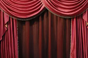 Red Curtain Background Drucke: Red curtain background