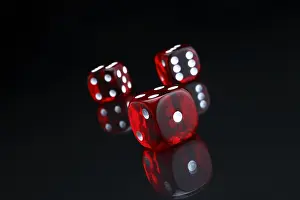 Studio Shot Dice Drucke: Red dice