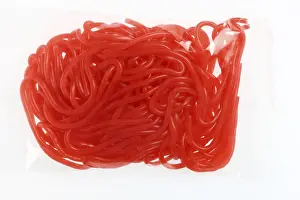 Close Up Studio Shots Drucke: Red fruity strings in a clear bag