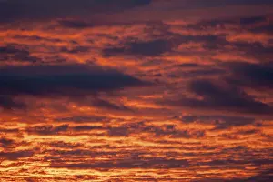 Red Coloured Setting Sun Drucke: Red illuminated clouds after a sunset