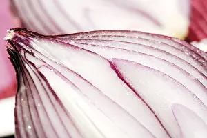 Healthy Eating Nutrition Facts Drucke: One red onion, halved