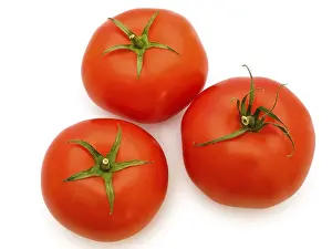 Studio Shot Of Tomatoes Drucke: Three Red Tomatoes Against The White Background