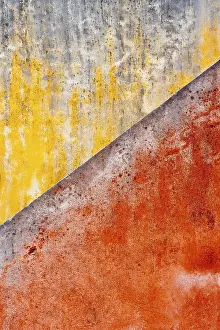 Deserted Old Building Drucke: Red and yellow plaster wall, background