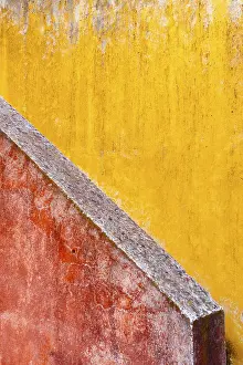 Deserted Old Building Drucke: Red and yellow plaster wall, background