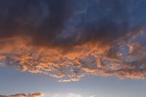 Central Europe Evening Scene Drucke: Reddish clouds in the evening sky