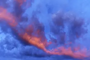 Dramatic Cloud Formations Europe Drucke: Reddish clouds in the evening sky