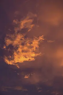 Cloudy Sky Travel Photography Drucke: Reddish clouds in the evening sky