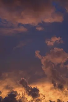 Deserted Evening Sky Drucke: Reddish clouds at sunset, Bavaria, Germany