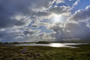Scottish Highland Lakes Drucke: Reflecting lake under a sky with dramatic clouds and sun rays