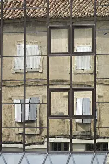 Western Europe Architectural Style Drucke: Reflection in Arles, Provence