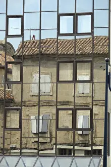 Western Europe Landmarks Drucke: Reflection in Arles, Provence