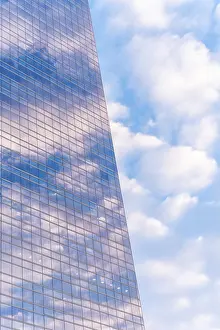Glass Facade Architecture Drucke: Reflection of clouds in a glass building
