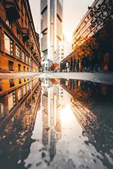 Frankfurt Skyscraper Drucke: Reflection of the Commerzbank skyscraper or Commerzbank Tower at rain