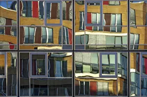 House Facade Drucke: Reflection on the house facade