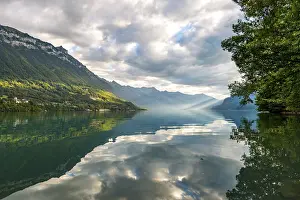 Cloudy Sky Switzerland Drucke: Reflection in Lake Brienz, Cloudy sky