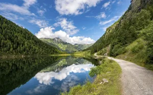Deserted Lake Austria Drucke: Reflection in the lake, Riesachsee