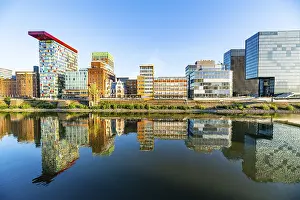 High Rise Office Buildings Drucke: Reflection in the Media Harbour