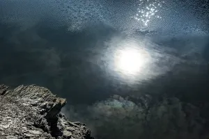 Deserted Mountain Lake Scene Drucke: Reflection in a mountain lake, lake