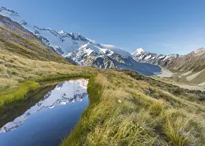 Blue Sky New Zealand Drucke: Reflection in Mountain Lake, Mount Cook